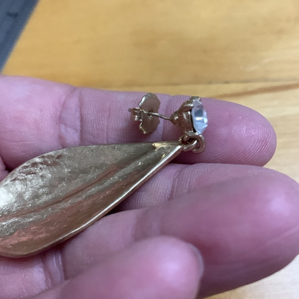 Costume Gold Tone and Rhinestone Crystals Large Tear Drop Pierced Earrings EUC - Picture 6 of 7